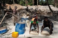 Centrafrique : Le RJDH et le projet DPAM réalisent des émissions radiophoniques dans les zones minières au sud-ouest
