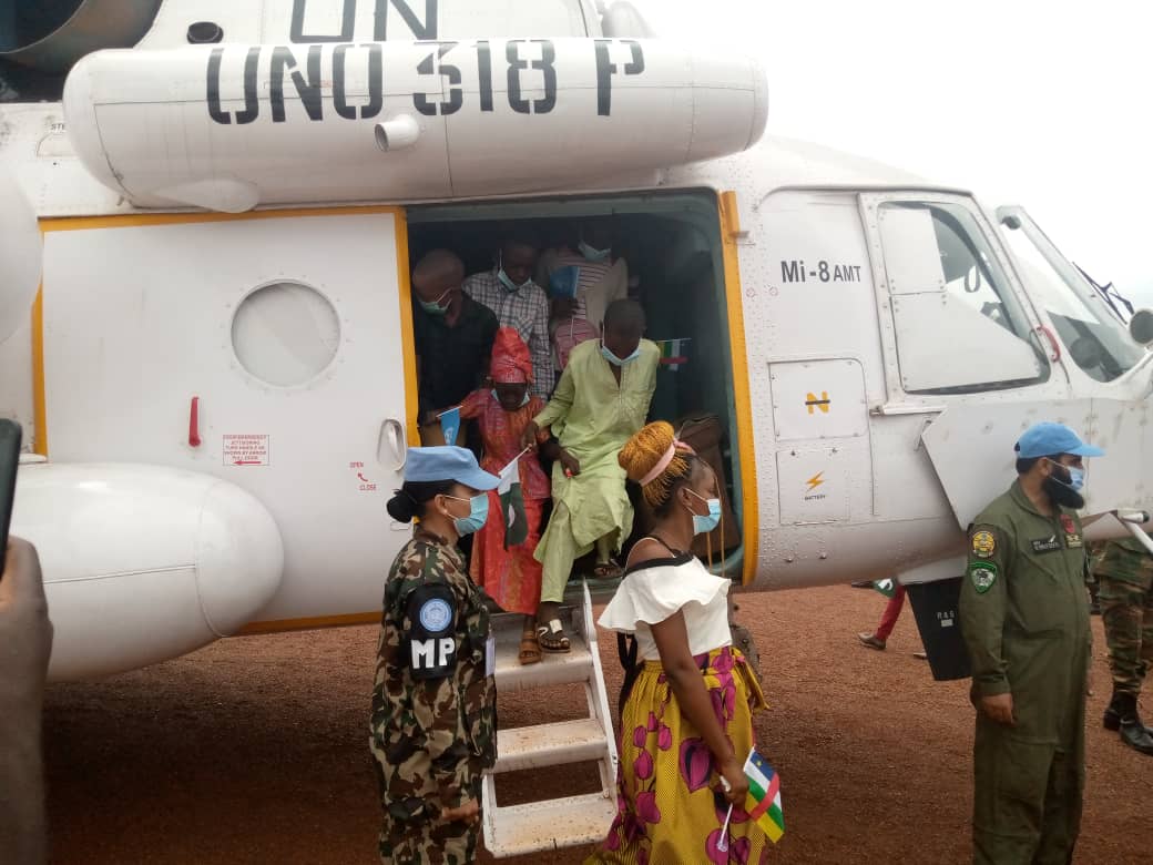 Centrafrique : Des enfants de la capitale découvrent les engins et matériels de guerre des forces de la Minusca proche de l’aéroport Bangui-M ’poko