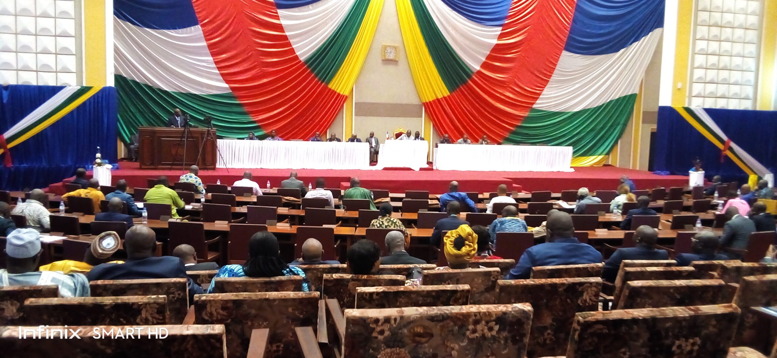 Centrafrique : interpellation en cours du premier ministre Félix Moloua par le parlement sur la pénurie de carburant et l’insalubrité dans la ville de Bangui